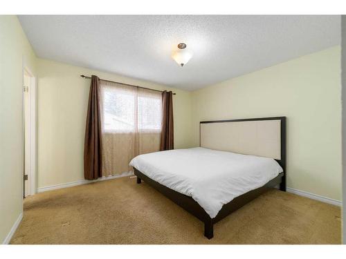 8 Oakvale Place Sw, Calgary, AB - Indoor Photo Showing Bedroom