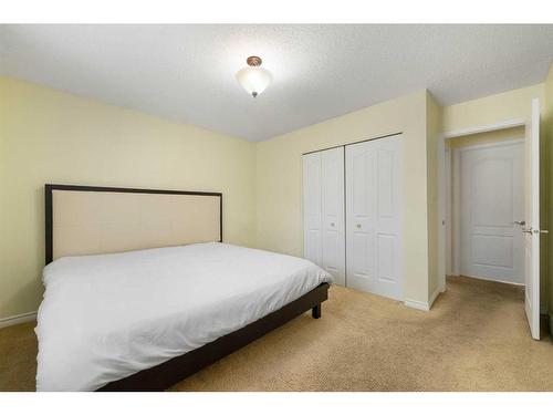 8 Oakvale Place Sw, Calgary, AB - Indoor Photo Showing Bedroom