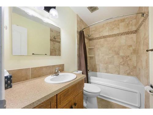 8 Oakvale Place Sw, Calgary, AB - Indoor Photo Showing Bathroom