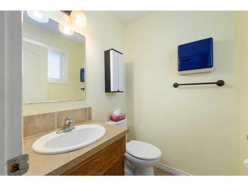 8 Oakvale Place Sw, Calgary, AB - Indoor Photo Showing Bathroom