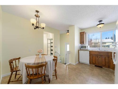 8 Oakvale Place Sw, Calgary, AB - Indoor Photo Showing Dining Room