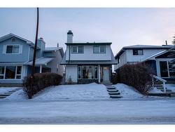 21 Woodglen Crescent SW Calgary, AB T2W 4L1