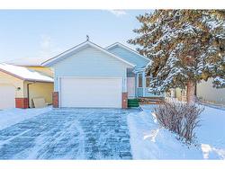 30 Pasadena Gardens NE Calgary, AB T1Y 6L9