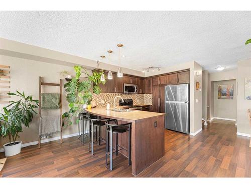 39 Ranch Glen Drive Nw, Calgary, AB - Indoor Photo Showing Kitchen