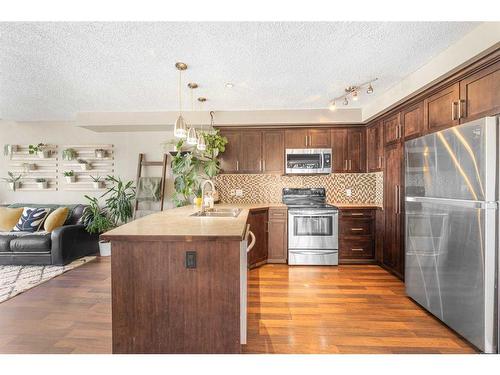 39 Ranch Glen Drive Nw, Calgary, AB - Indoor Photo Showing Kitchen