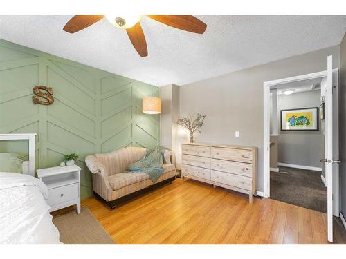 39 Ranch Glen Drive Nw, Calgary, AB - Indoor Photo Showing Bedroom