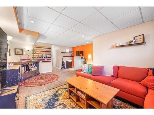 39 Ranch Glen Drive Nw, Calgary, AB - Indoor Photo Showing Living Room