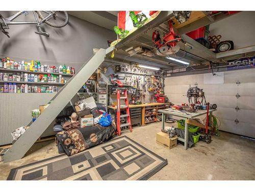 39 Ranch Glen Drive Nw, Calgary, AB - Indoor Photo Showing Garage