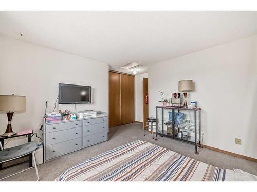 247 Martindale Boulevard Ne, Calgary, AB - Indoor Photo Showing Other Room