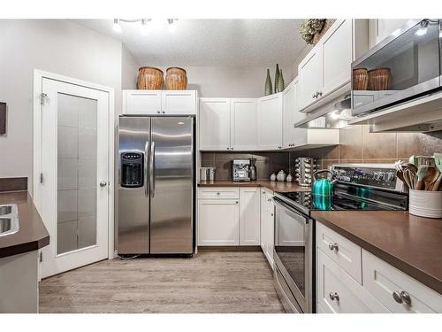 98 Everwoods Link Sw, Calgary, AB - Indoor Photo Showing Kitchen With Double Sink