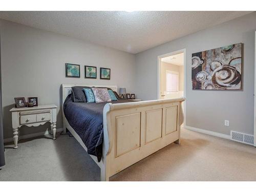 98 Everwoods Link Sw, Calgary, AB - Indoor Photo Showing Bedroom