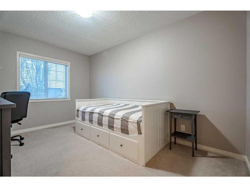 98 Everwoods Link Sw, Calgary, AB - Indoor Photo Showing Bedroom