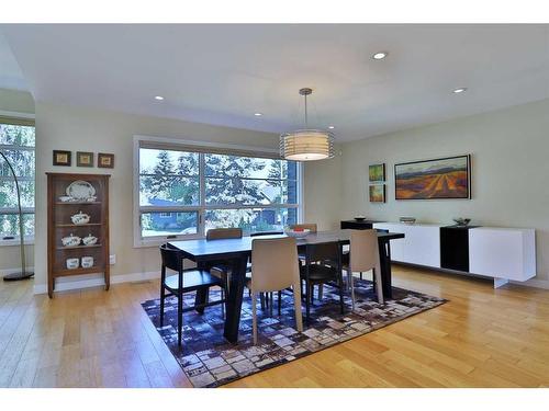 414 Wildwood Drive Sw, Calgary, AB - Indoor Photo Showing Dining Room