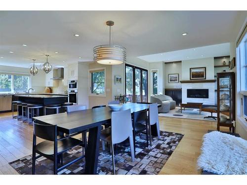 414 Wildwood Drive Sw, Calgary, AB - Indoor Photo Showing Dining Room