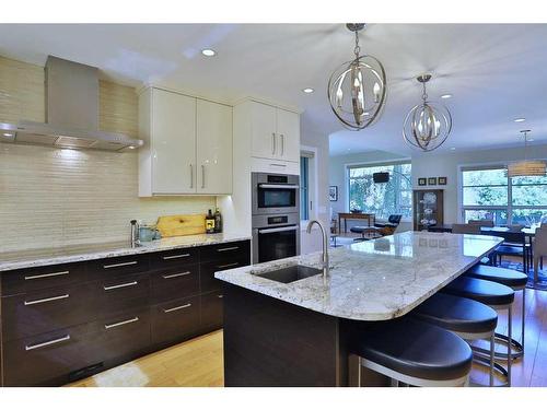 414 Wildwood Drive Sw, Calgary, AB - Indoor Photo Showing Kitchen With Upgraded Kitchen