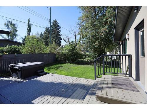 414 Wildwood Drive Sw, Calgary, AB - Outdoor With Deck Patio Veranda With Backyard