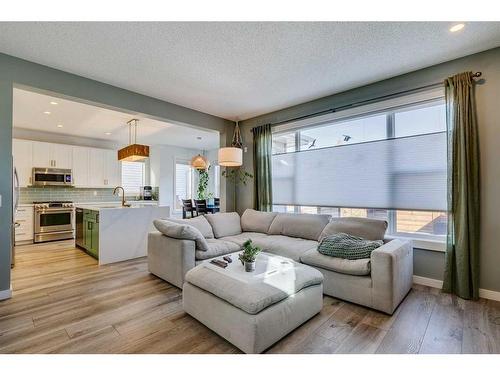 56 Elgin Meadows Link Se, Calgary, AB - Indoor Photo Showing Living Room