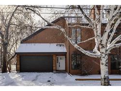 611 29 Avenue SW Calgary, AB T2S 0N8