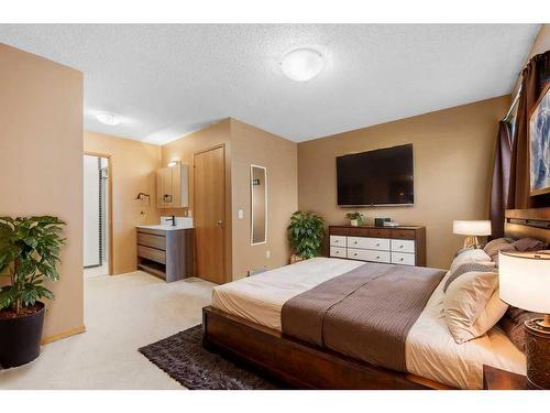 52 Hawkcliff Way Nw, Calgary, AB - Indoor Photo Showing Bedroom