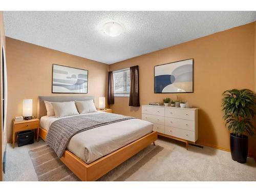 52 Hawkcliff Way Nw, Calgary, AB - Indoor Photo Showing Bedroom