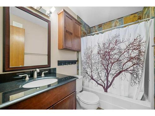 52 Hawkcliff Way Nw, Calgary, AB - Indoor Photo Showing Bathroom