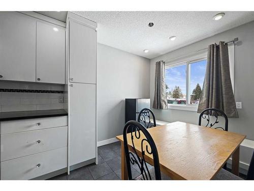 4311 7A Avenue Se, Calgary, AB - Indoor Photo Showing Dining Room