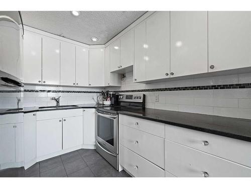 4311 7A Avenue Se, Calgary, AB - Indoor Photo Showing Kitchen