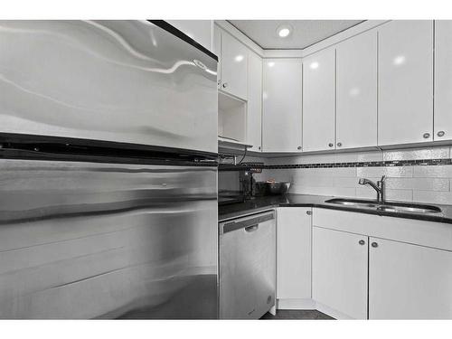 4311 7A Avenue Se, Calgary, AB - Indoor Photo Showing Kitchen With Double Sink