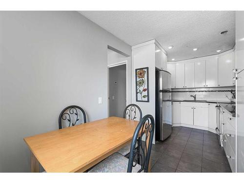 4311 7A Avenue Se, Calgary, AB - Indoor Photo Showing Other Room