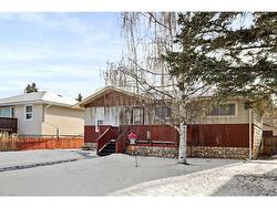 8719 36 Avenue NW Calgary, AB T3B 1W2