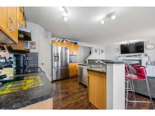 253 Saddlecrest Way Ne, Calgary, AB - Indoor Photo Showing Kitchen