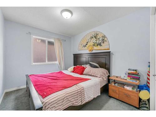 253 Saddlecrest Way Ne, Calgary, AB - Indoor Photo Showing Bedroom