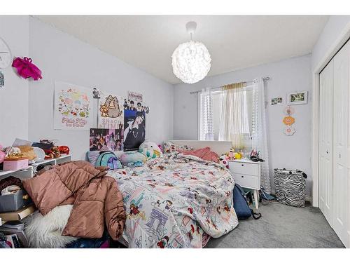 253 Saddlecrest Way Ne, Calgary, AB - Indoor Photo Showing Bedroom