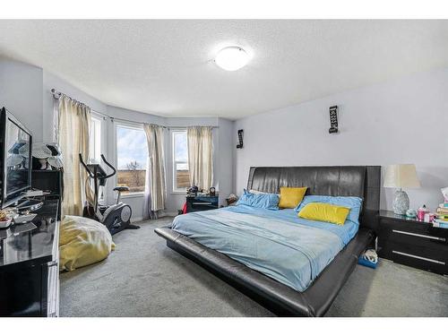 253 Saddlecrest Way Ne, Calgary, AB - Indoor Photo Showing Bedroom