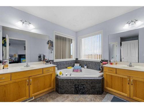 253 Saddlecrest Way Ne, Calgary, AB - Indoor Photo Showing Bathroom