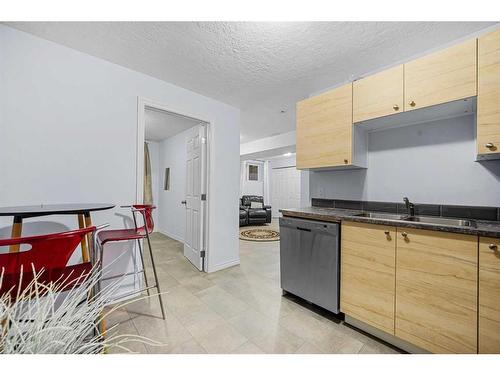 253 Saddlecrest Way Ne, Calgary, AB - Indoor Photo Showing Kitchen