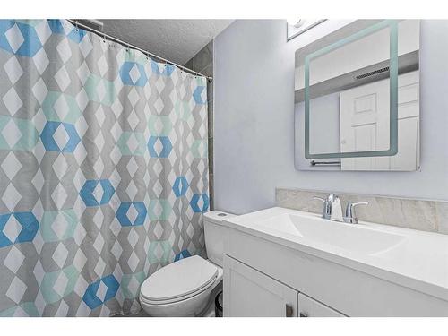 253 Saddlecrest Way Ne, Calgary, AB - Indoor Photo Showing Bathroom