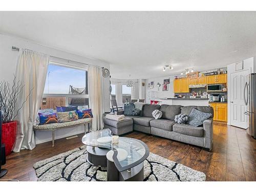 253 Saddlecrest Way Ne, Calgary, AB - Indoor Photo Showing Living Room