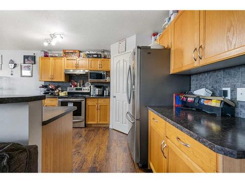 253 Saddlecrest Way Ne, Calgary, AB - Indoor Photo Showing Kitchen