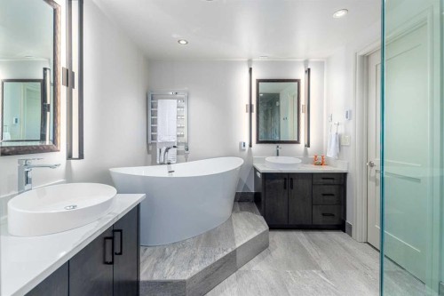 702-600 Princeton Way Sw, Calgary, AB - Indoor Photo Showing Bathroom