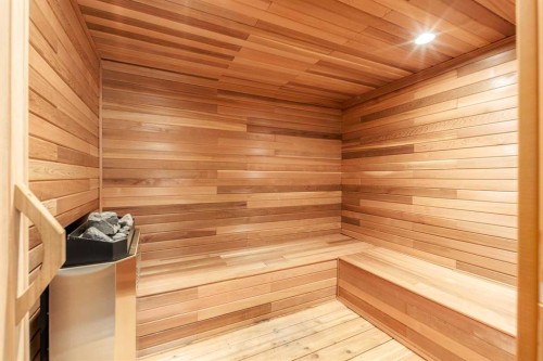 702-600 Princeton Way Sw, Calgary, AB - Indoor Photo Showing Other Room