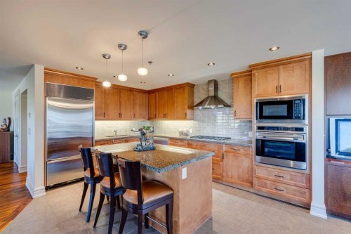 702-600 Princeton Way Sw, Calgary, AB - Indoor Photo Showing Kitchen With Stainless Steel Kitchen With Upgraded Kitchen