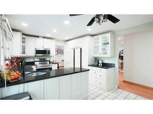 127 Ranchview Mews Nw, Calgary, AB - Indoor Photo Showing Kitchen