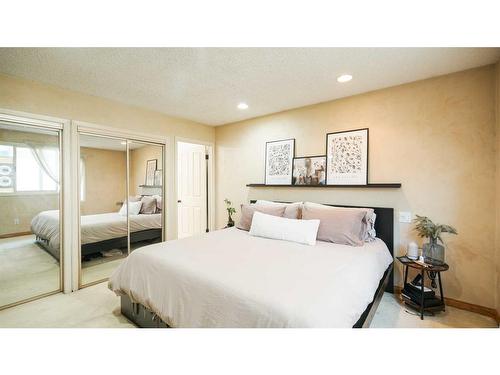 127 Ranchview Mews Nw, Calgary, AB - Indoor Photo Showing Bedroom