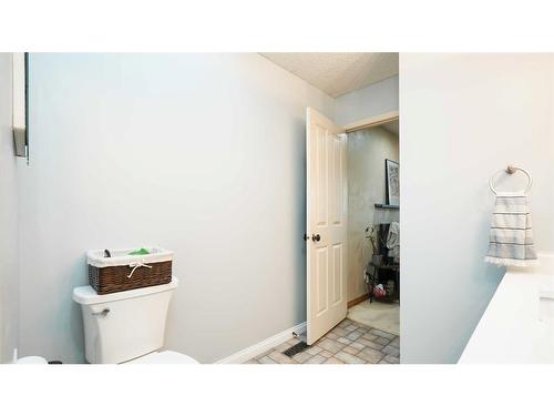 127 Ranchview Mews Nw, Calgary, AB - Indoor Photo Showing Bathroom