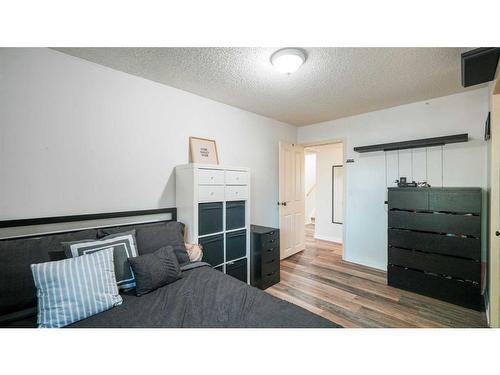 127 Ranchview Mews Nw, Calgary, AB - Indoor Photo Showing Bedroom