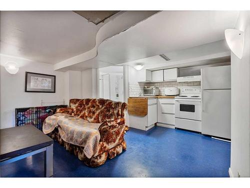 2311 6 Avenue Nw, Calgary, AB - Indoor Photo Showing Kitchen