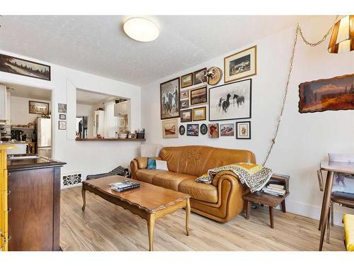 2311 6 Avenue Nw, Calgary, AB - Indoor Photo Showing Living Room