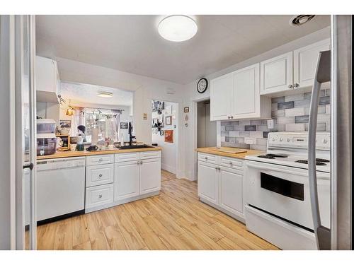 2311 6 Avenue Nw, Calgary, AB - Indoor Photo Showing Kitchen