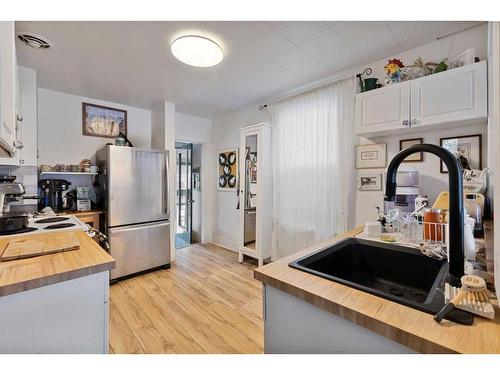 2311 6 Avenue Nw, Calgary, AB - Indoor Photo Showing Kitchen